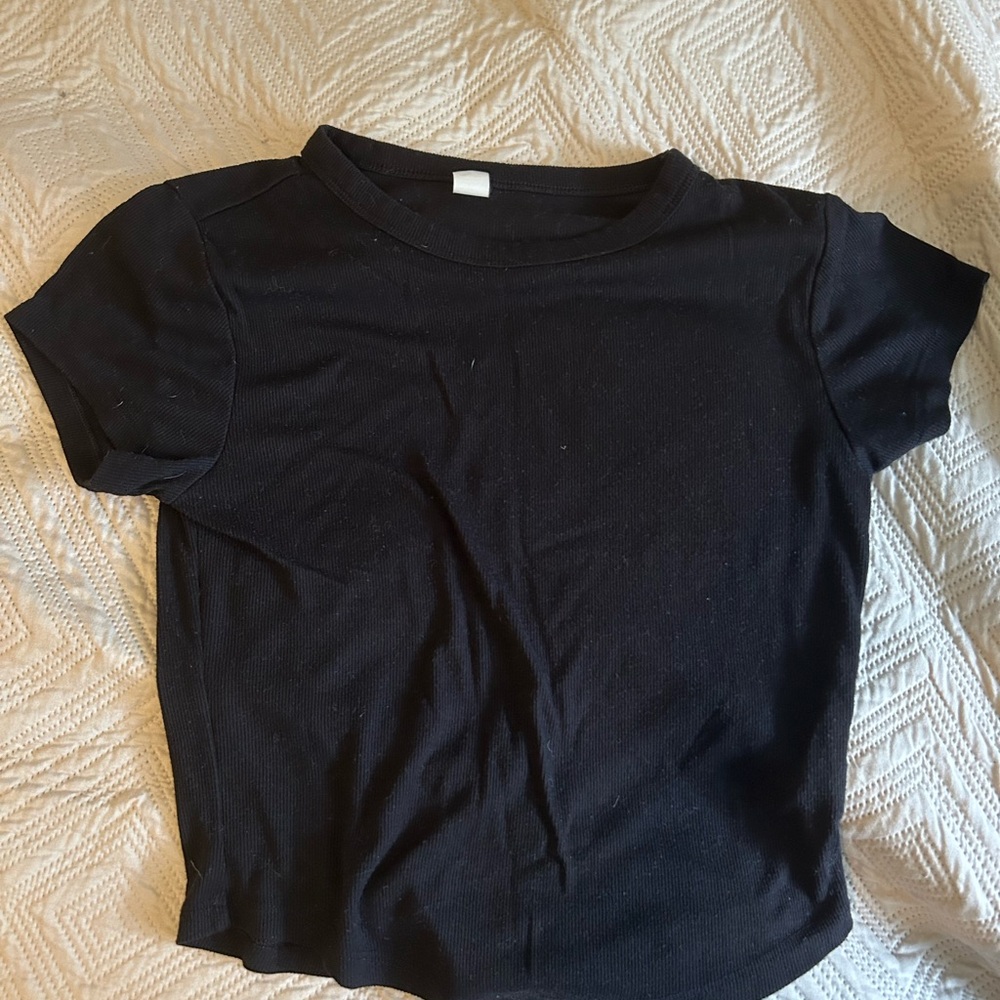 black short sleeve old navy t shirt